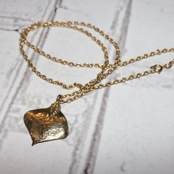 🍂 Gold-Plated Leaf Pendant Necklace · 25" Chain · 1.5" Pendant 🍂 - Picture 1 of 5